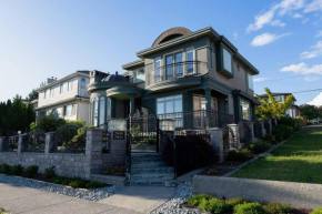 South Vancouver home 15mins from airport/20mins from DT